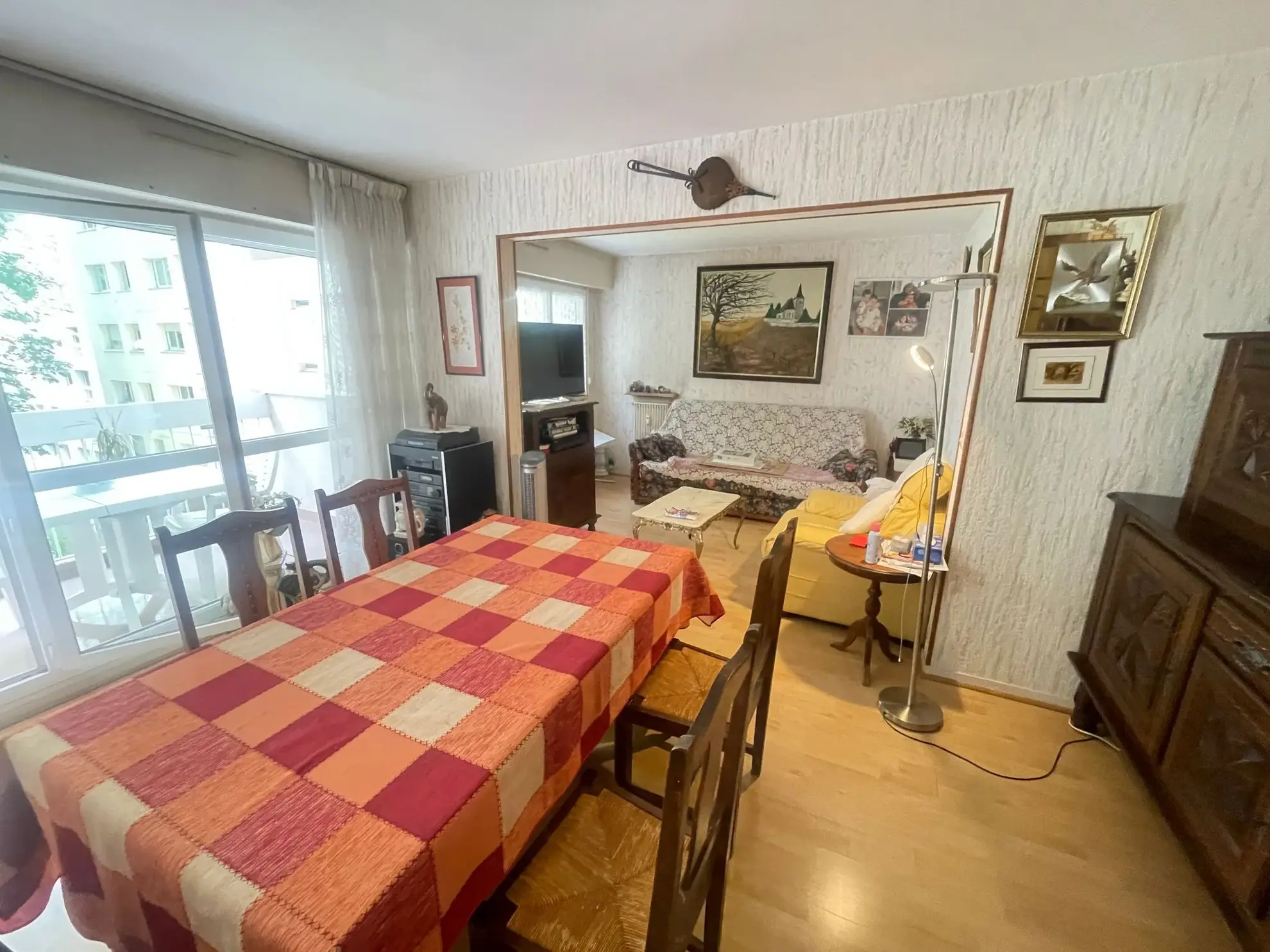 Appartement T4 avec balcon, parking et cave à Évry, secteur Grand Bourg 