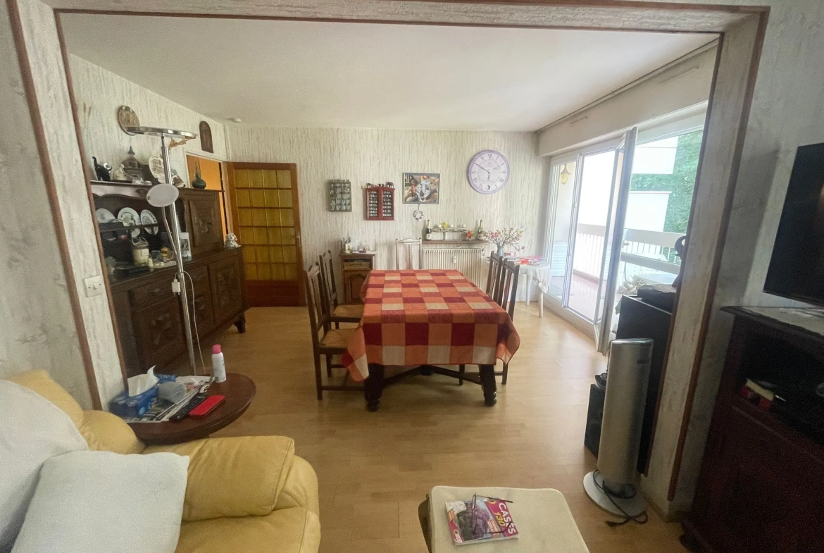 Appartement T4 avec balcon, parking et cave à Évry, secteur Grand Bourg 