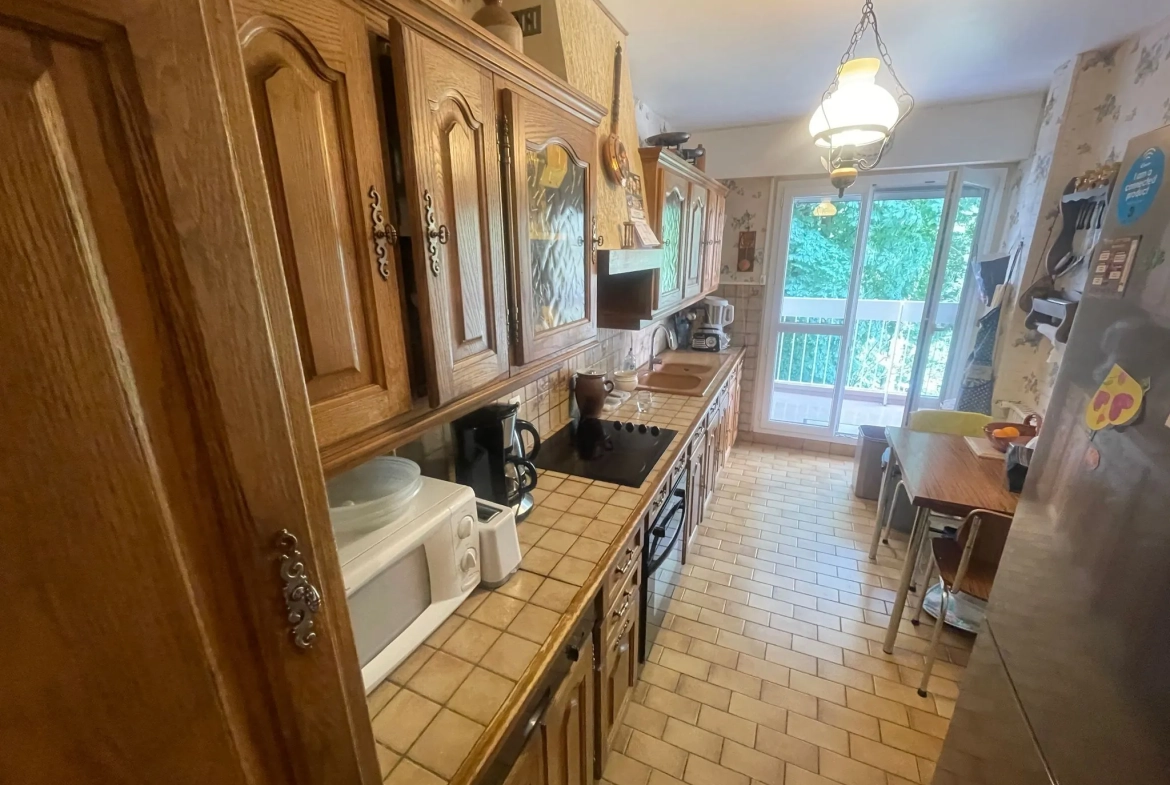 Appartement T4 avec balcon, parking et cave à Évry, secteur Grand Bourg 