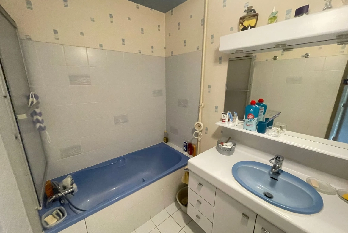 Appartement T4 avec balcon, parking et cave à Évry, secteur Grand Bourg 