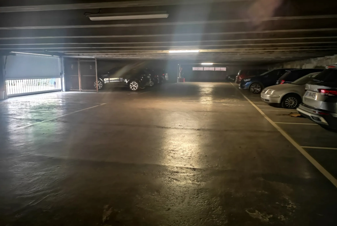 Appartement T4 avec balcon, parking et cave à Évry, secteur Grand Bourg 