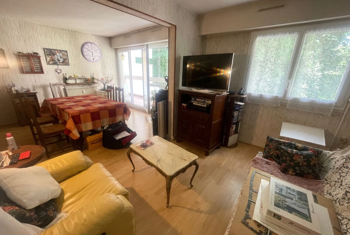 Appartement T4 avec balcon, parking et cave à Évry, secteur Grand Bourg 