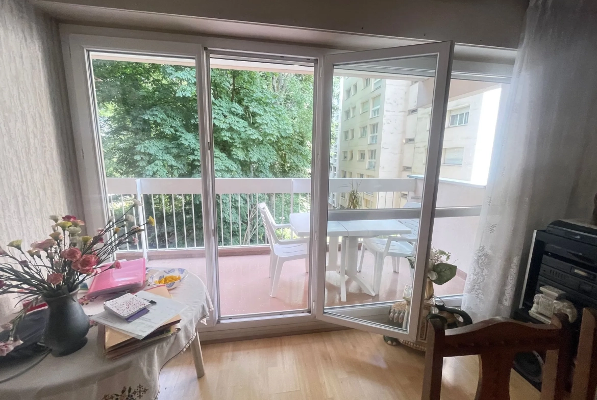 Appartement T4 avec balcon, parking et cave à Évry, secteur Grand Bourg 