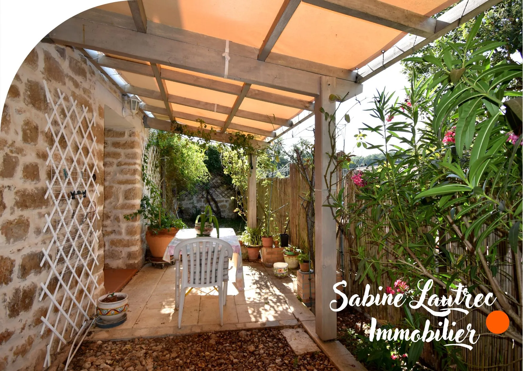 Maison rénovée en pierre à Lombers, proche Realm live, avec jardin et garage — authenticité et confort 