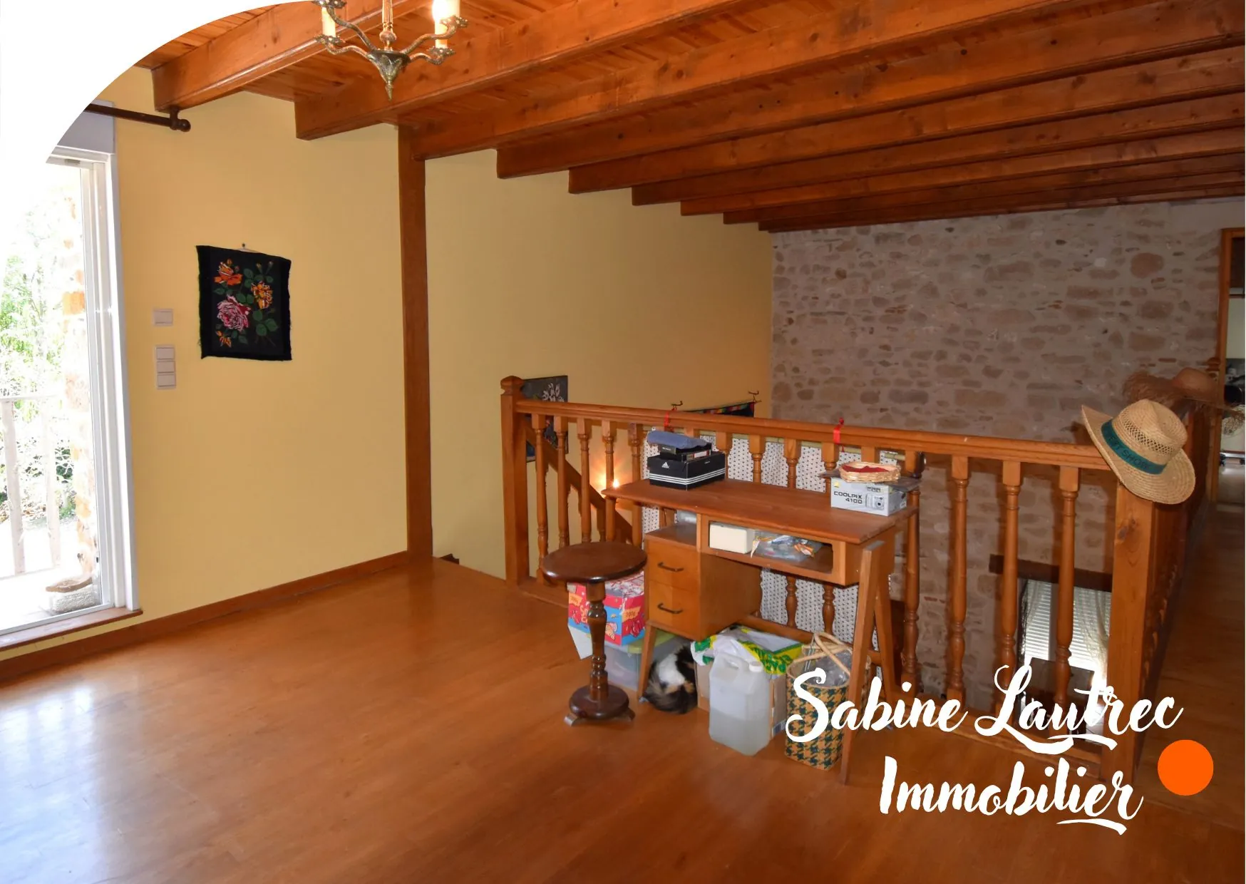 Maison rénovée en pierre à Lombers, proche Realm live, avec jardin et garage — authenticité et confort 