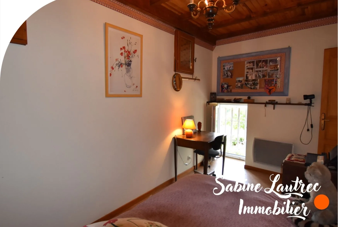 Maison rénovée en pierre à Lombers, proche Realm live, avec jardin et garage — authenticité et confort 