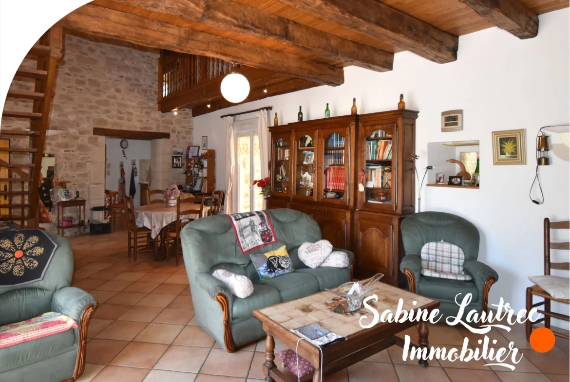 Maison rénovée en pierre à Lombers, proche Realm live, avec jardin et garage — authenticité et confort 