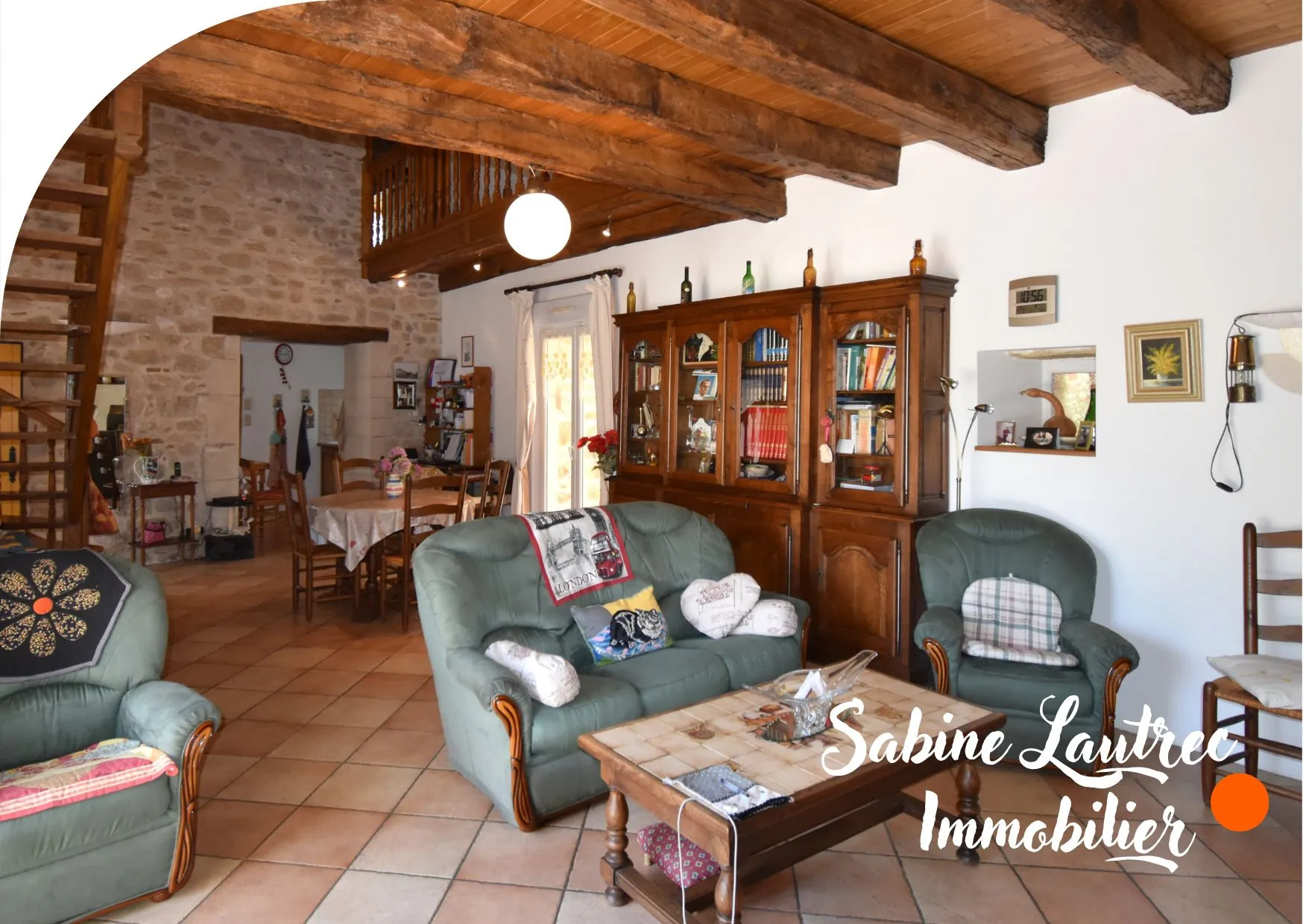 Maison rénovée en pierre à Lombers, proche Realm live, avec jardin et garage — authenticité et confort 
