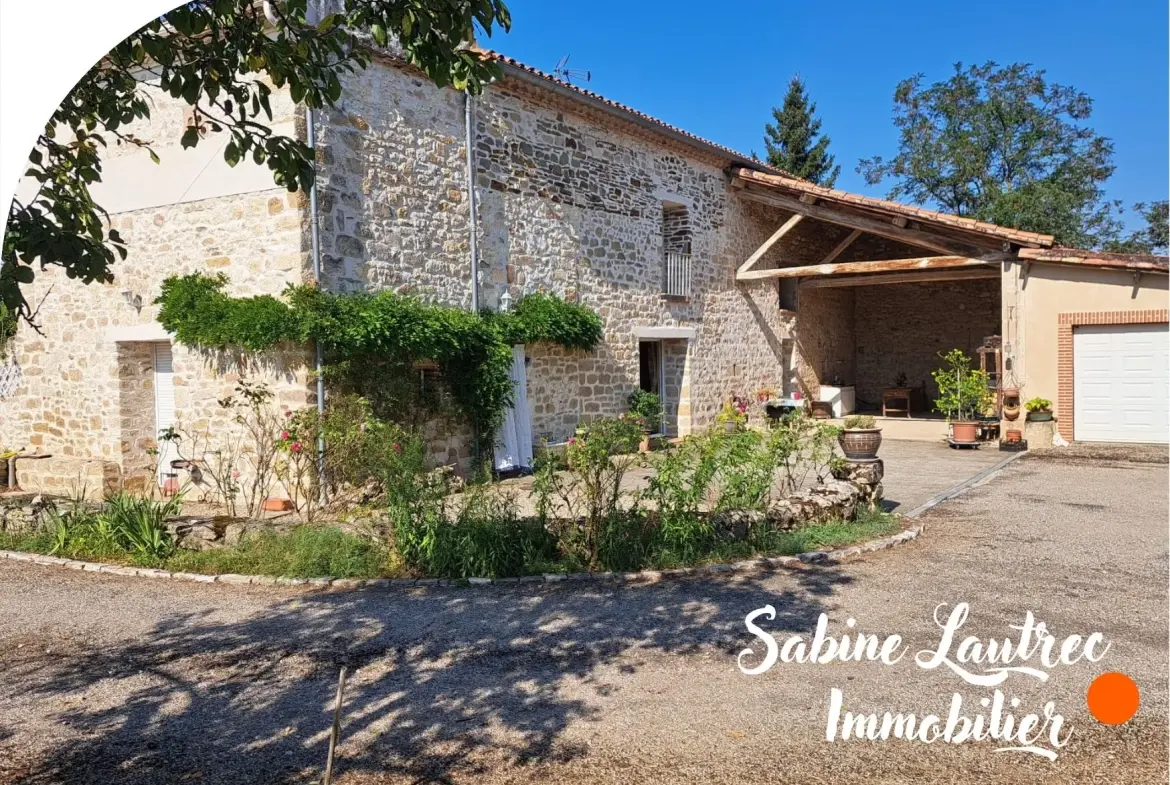 Maison rénovée en pierre à Lombers, proche Realm live, avec jardin et garage — authenticité et confort 