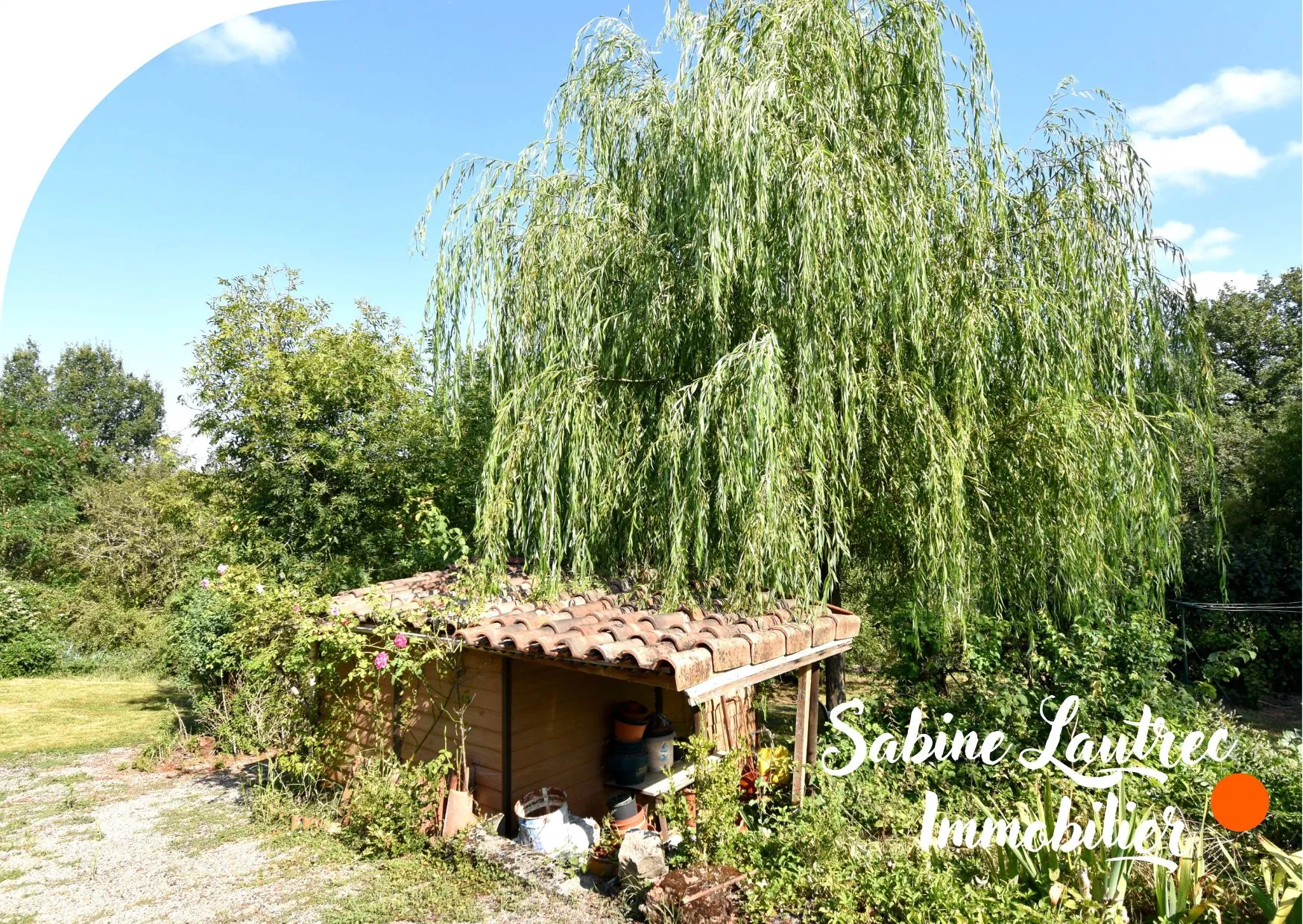 Maison rénovée en pierre à Lombers, proche Realm live, avec jardin et garage — authenticité et confort 