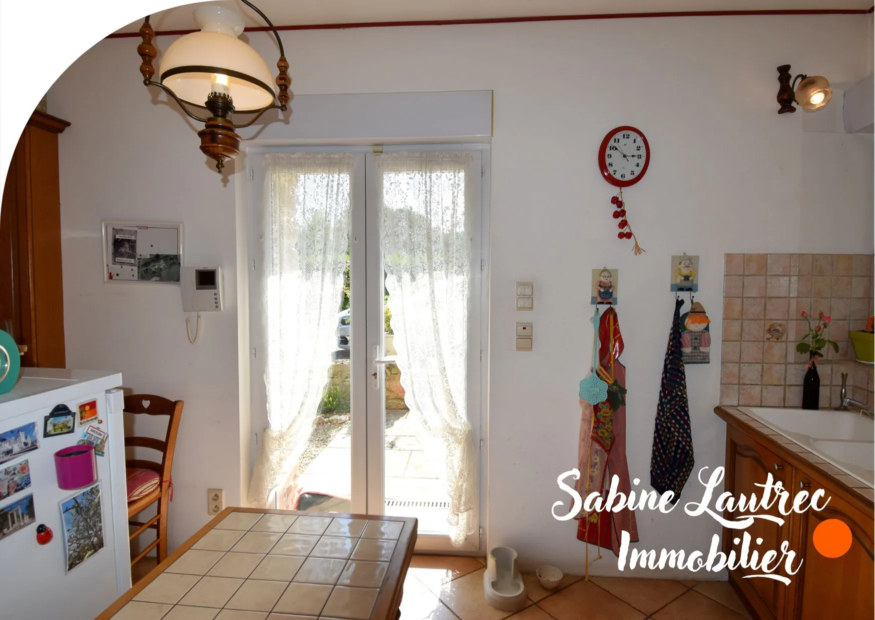Maison rénovée en pierre à Lombers, proche Realm live, avec jardin et garage — authenticité et confort 