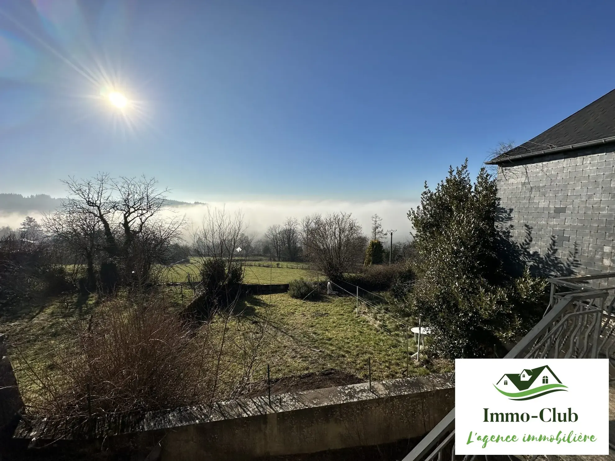 Maison de ville avec jardin et vue à Château-Chinon (58) 
