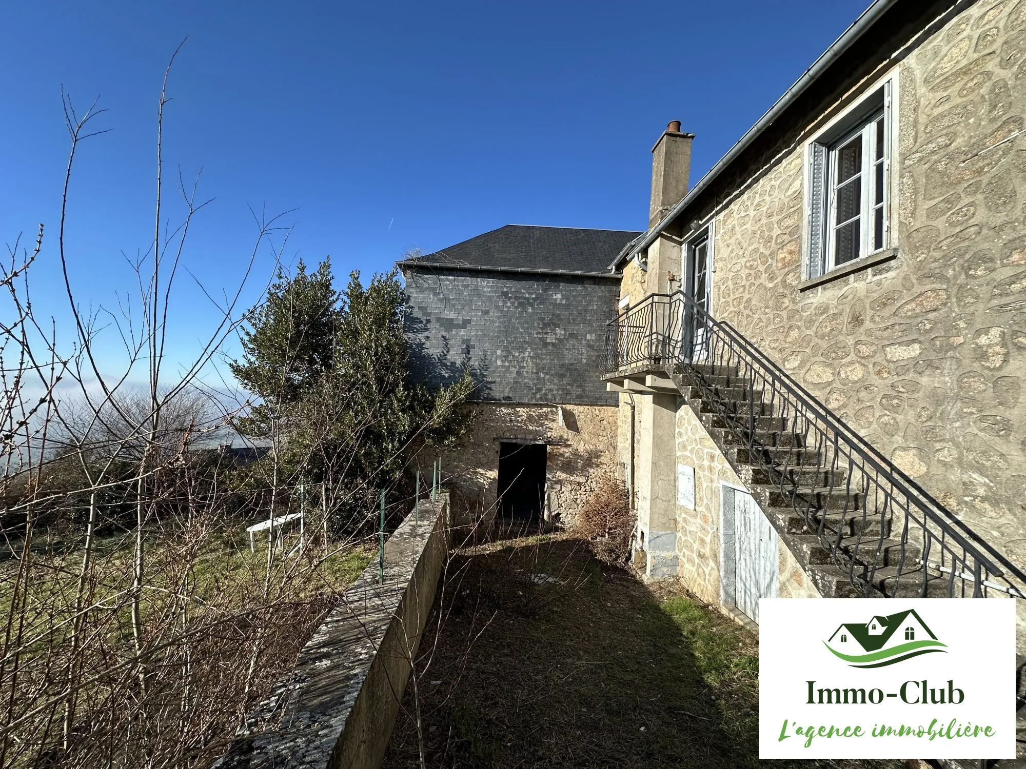 Maison de ville avec jardin et vue à Château-Chinon (58) 