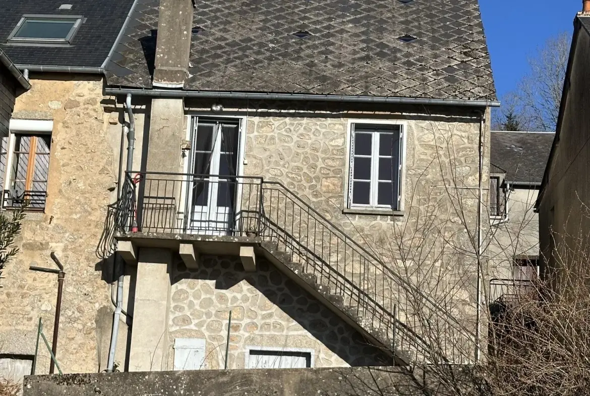 Maison de ville avec jardin et vue à Château-Chinon (58) 