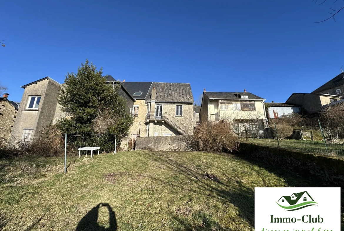 Maison de ville avec jardin et vue à Château-Chinon (58) 
