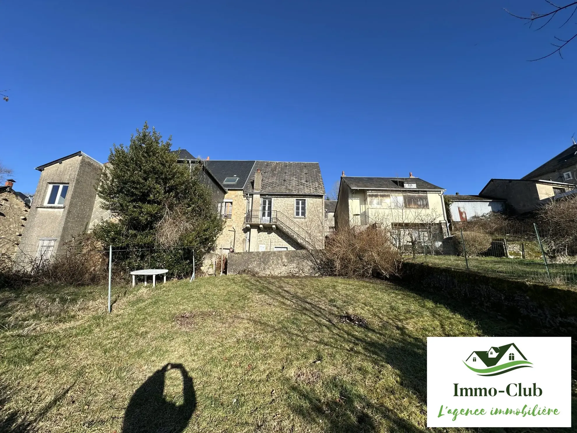 Maison de ville avec jardin et vue à Château-Chinon (58) 