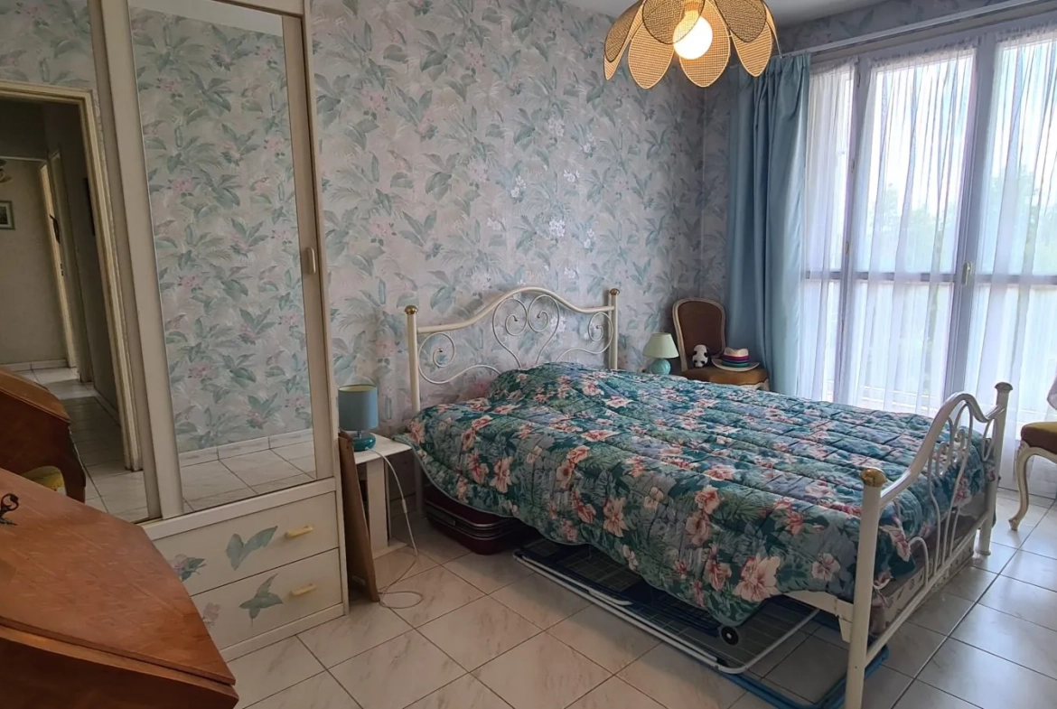 Grand appartement T4 avec terrasse et vue panoramique à Avignon 