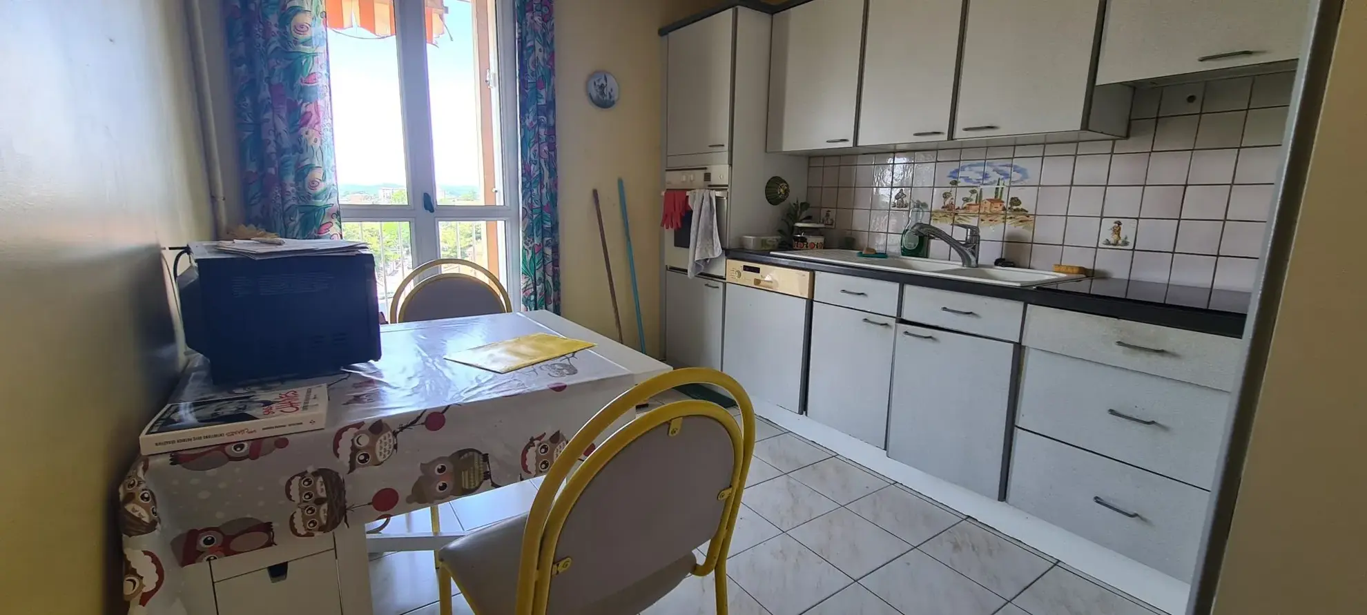 Grand appartement T4 avec terrasse et vue panoramique à Avignon 