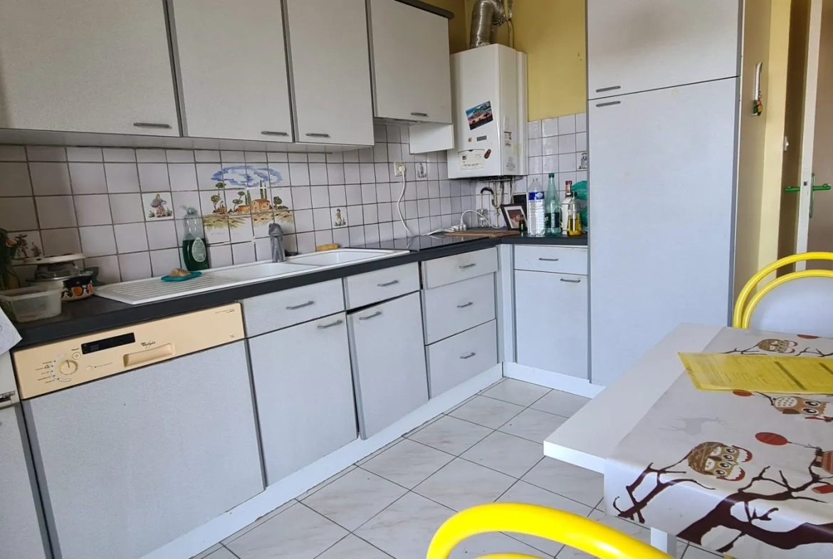 Grand appartement T4 avec terrasse et vue panoramique à Avignon 