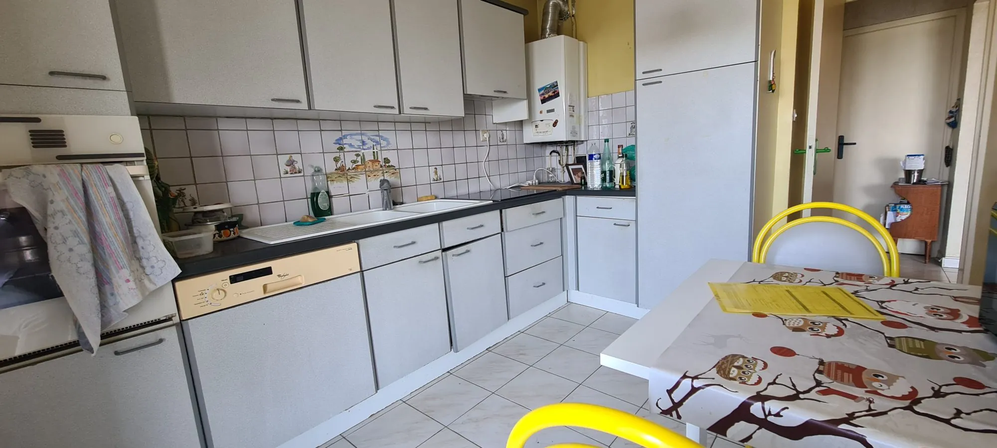 Grand appartement T4 avec terrasse et vue panoramique à Avignon 