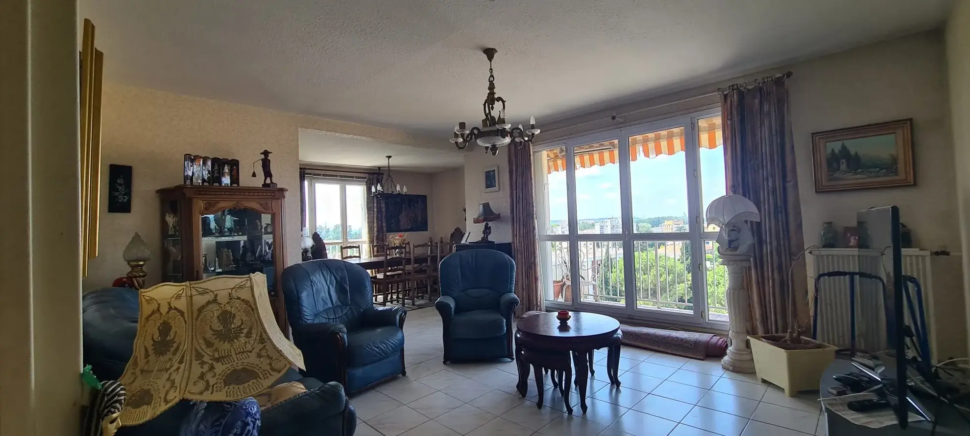 Grand appartement T4 avec terrasse et vue panoramique à Avignon 