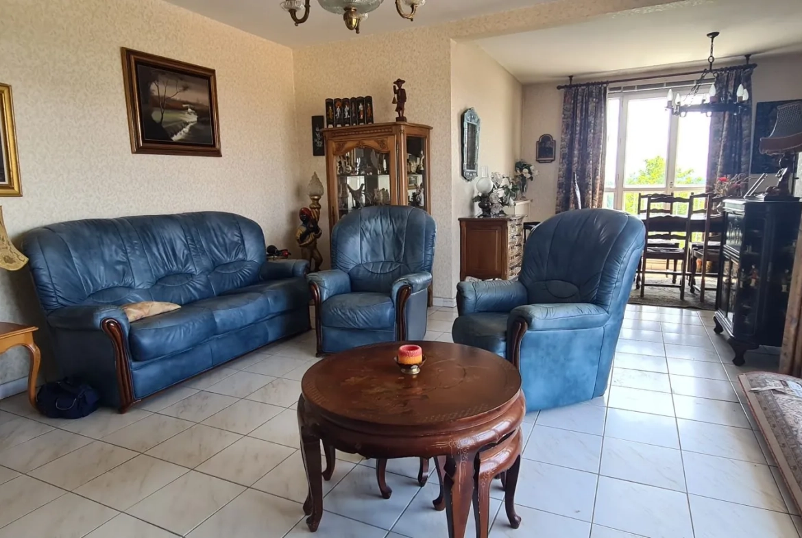 Grand appartement T4 avec terrasse et vue panoramique à Avignon 