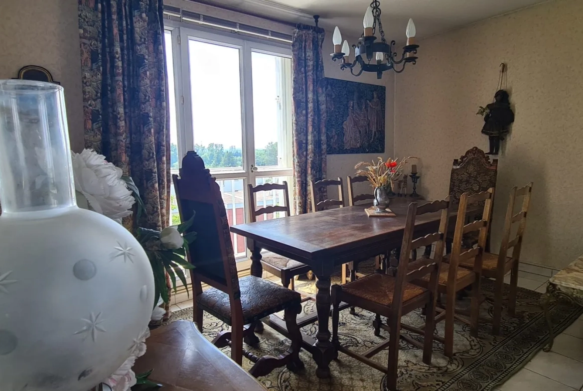 Grand appartement T4 avec terrasse et vue panoramique à Avignon 