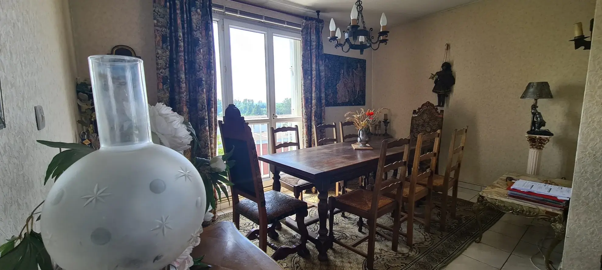Grand appartement T4 avec terrasse et vue panoramique à Avignon 