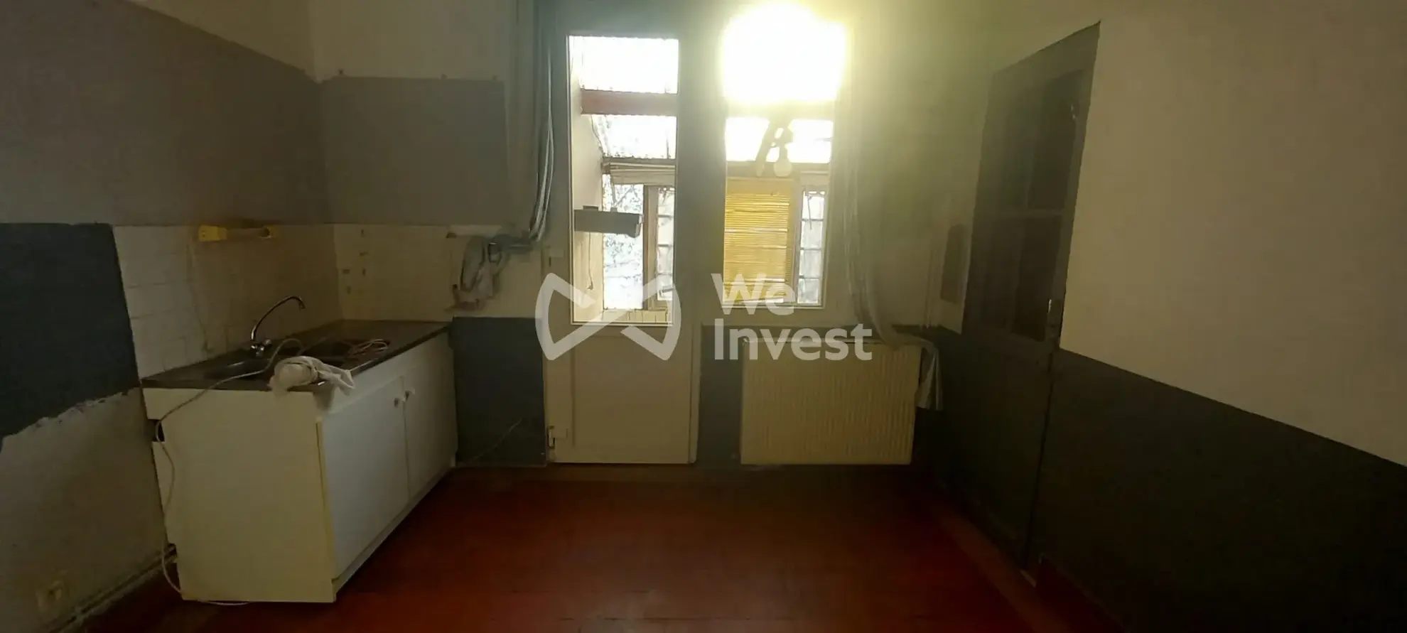 Ensemble immobilier à Sains-du-Nord avec 2 maisons, garage et parking, idéal pour investisseur 