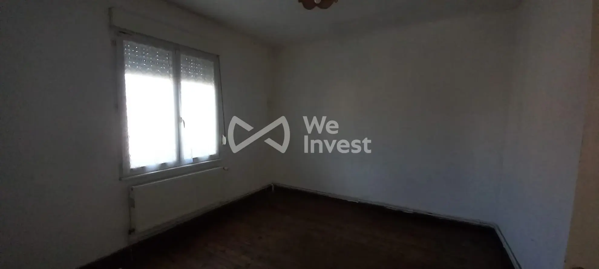Ensemble immobilier à Sains-du-Nord avec 2 maisons, garage et parking, idéal pour investisseur 