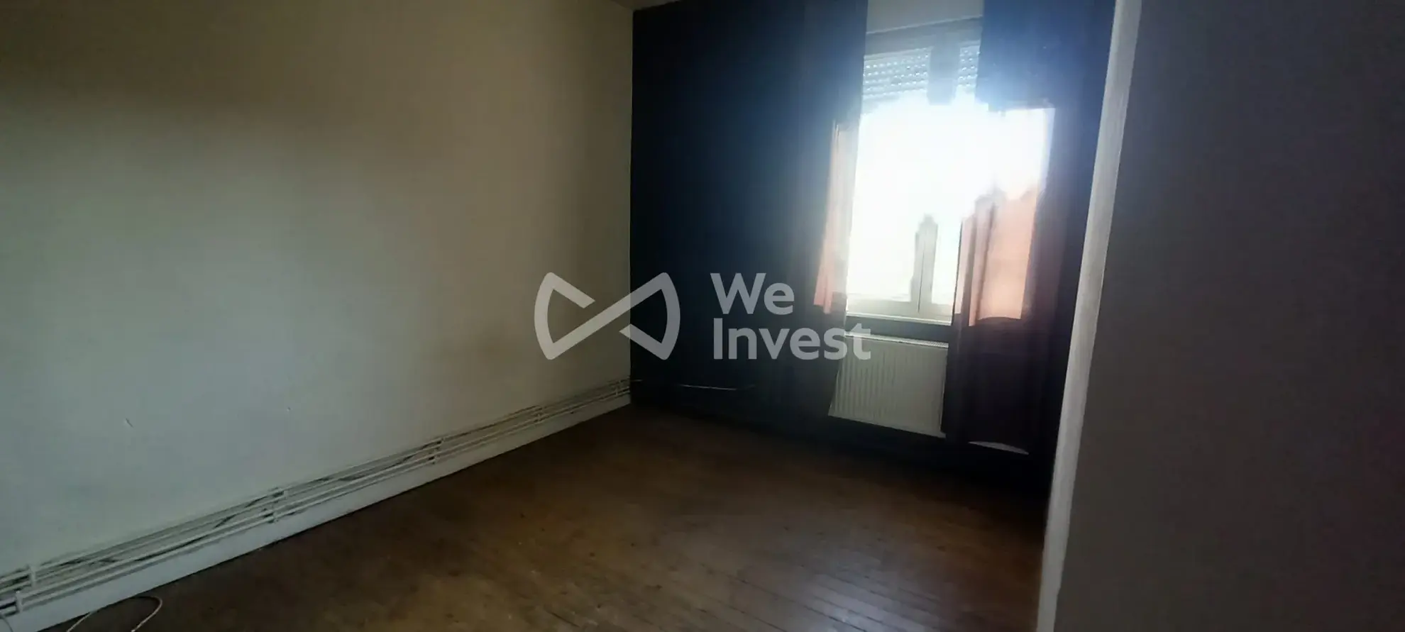 Ensemble immobilier à Sains-du-Nord avec 2 maisons, garage et parking, idéal pour investisseur 