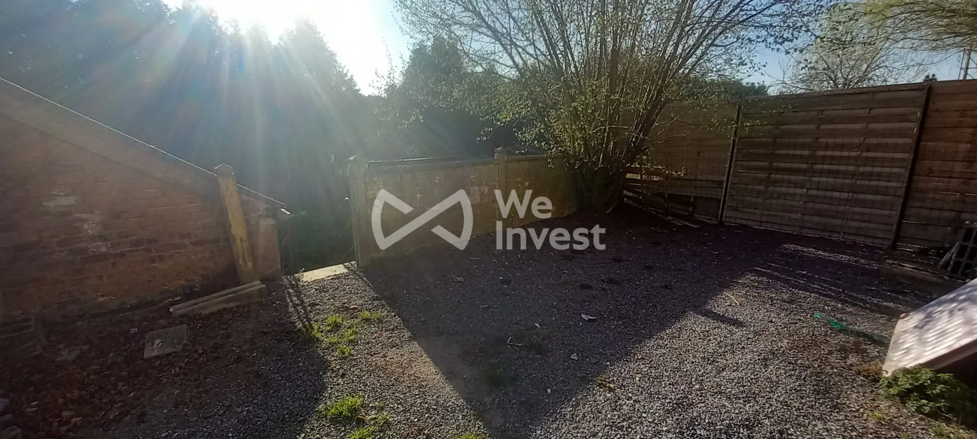 Ensemble immobilier à Sains-du-Nord avec 2 maisons, garage et parking, idéal pour investisseur 