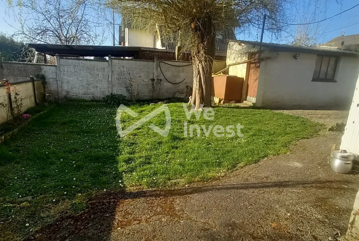 Ensemble immobilier à Sains-du-Nord avec 2 maisons, garage et parking, idéal pour investisseur 