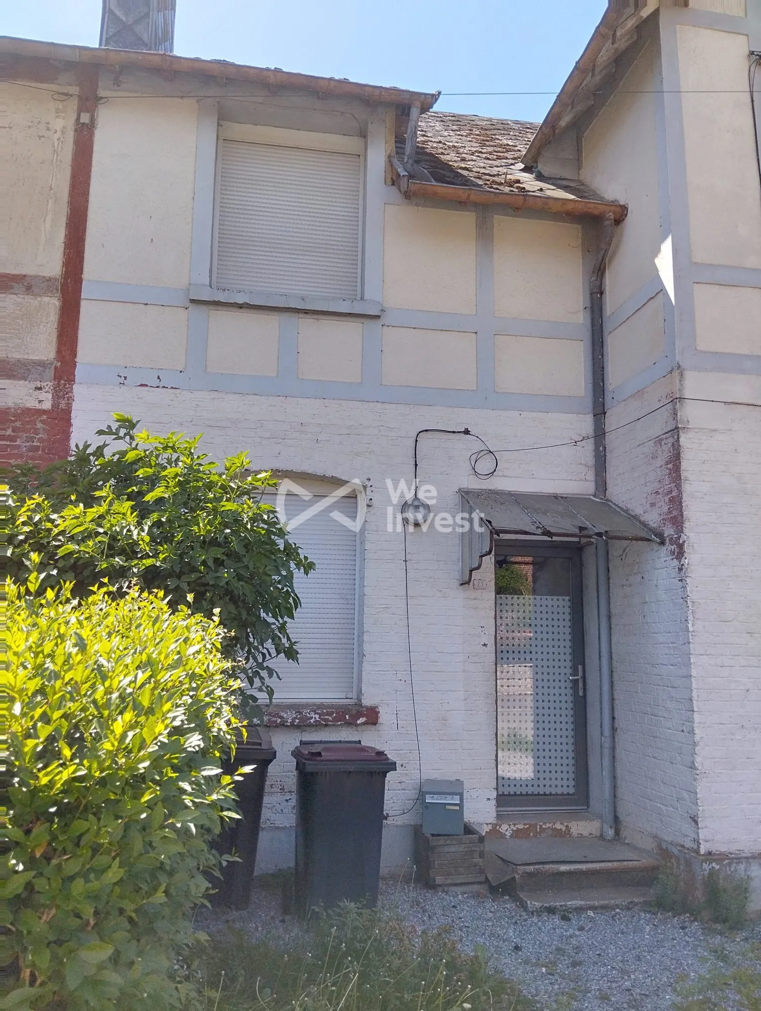 Ensemble immobilier à Sains-du-Nord avec 2 maisons, garage et parking, idéal pour investisseur 