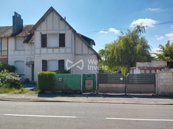 Ensemble immobilier à Sains-du-Nord avec 2 maisons, garage et parking, idéal pour investisseur