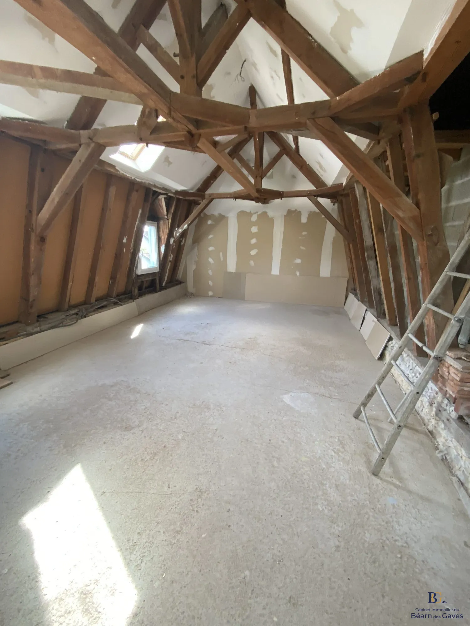 Plateau à aménager de 100 m² entre Saliès de Béarn et Orthez 