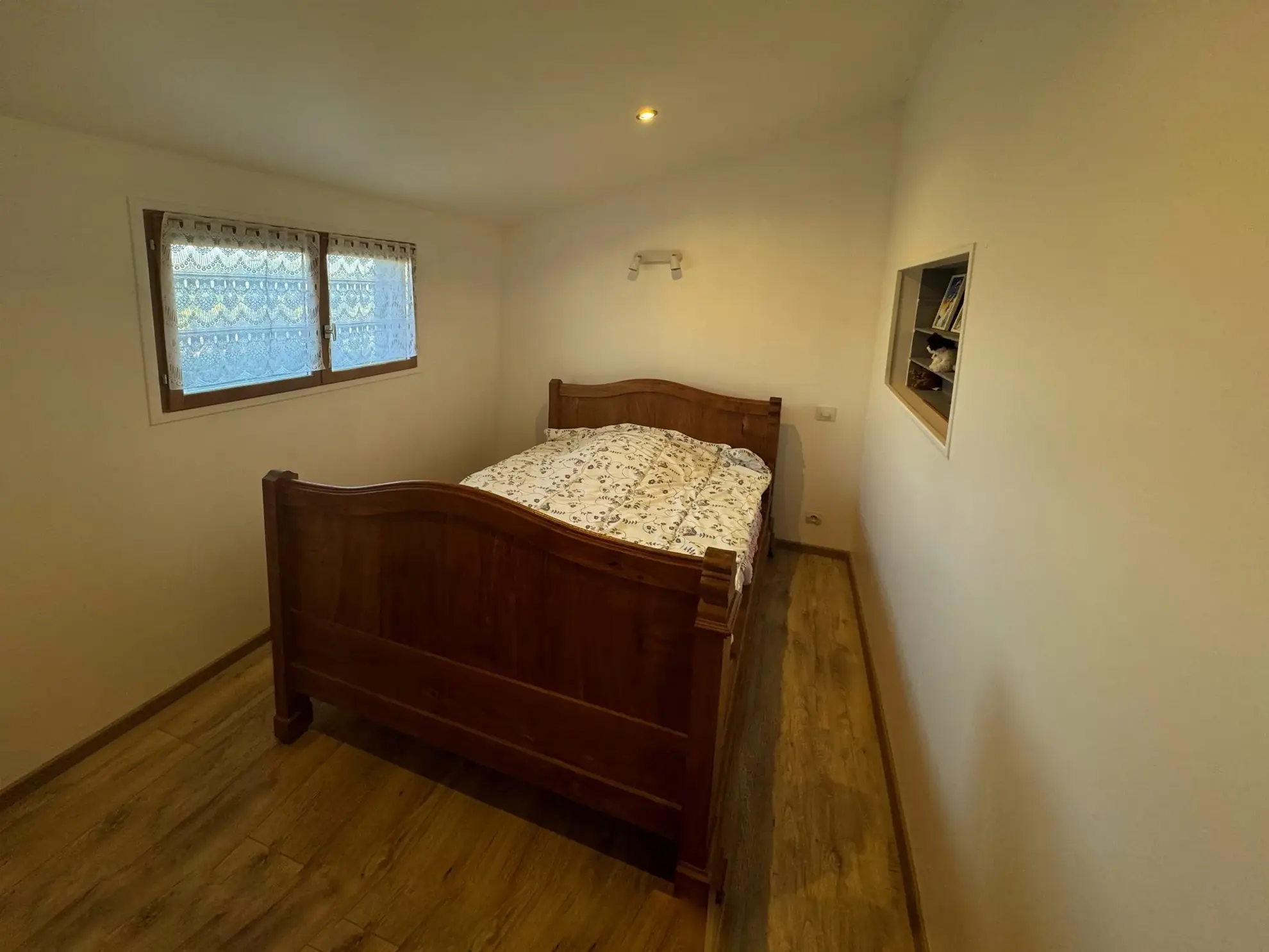 A vendre chalet de 75m² à Boissy-le-Repos dans un parc résidentiel paisible 