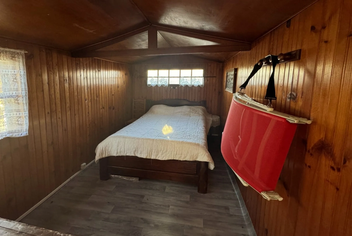 A vendre chalet de 75m² à Boissy-le-Repos dans un parc résidentiel paisible 