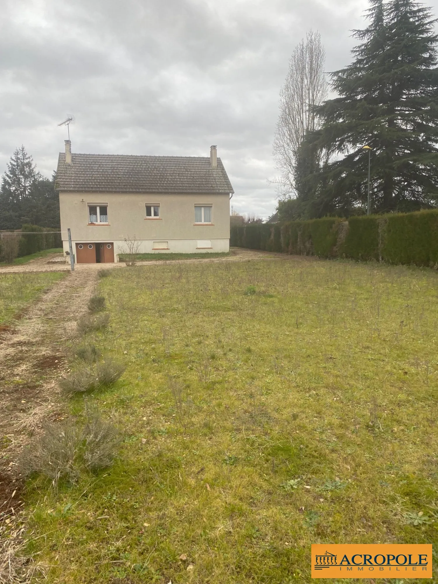 Maison à vendre à Poilly-lez-Gien de 68 m² avec sous-sol et jardin clos 