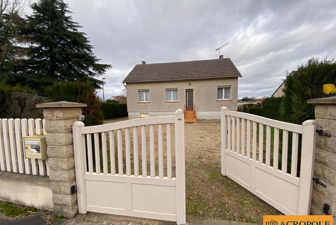 Maison à vendre à Poilly-lez-Gien de 68 m² avec sous-sol et jardin clos 