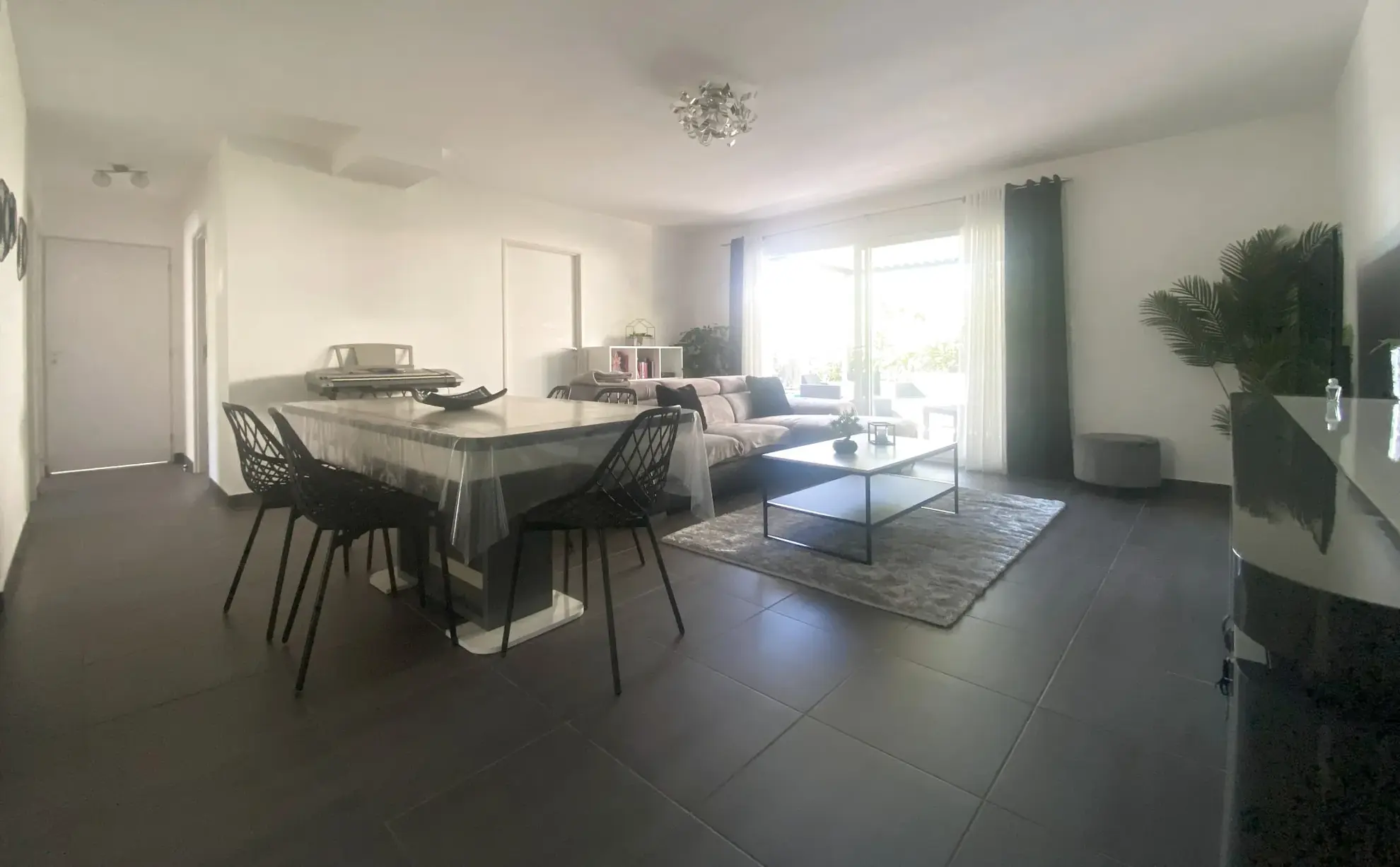 Villa moderne de plain-pied à Bellegarde, proche Nîmes, Arles et Avignon 