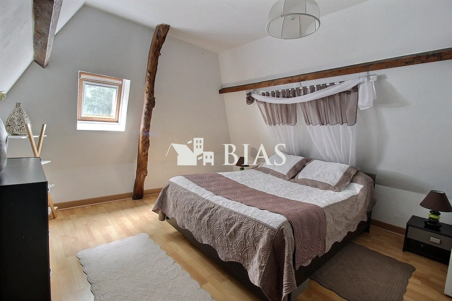 Magnifique maison à vendre à Bernay en Normandie avec jardin et 3 chambres 