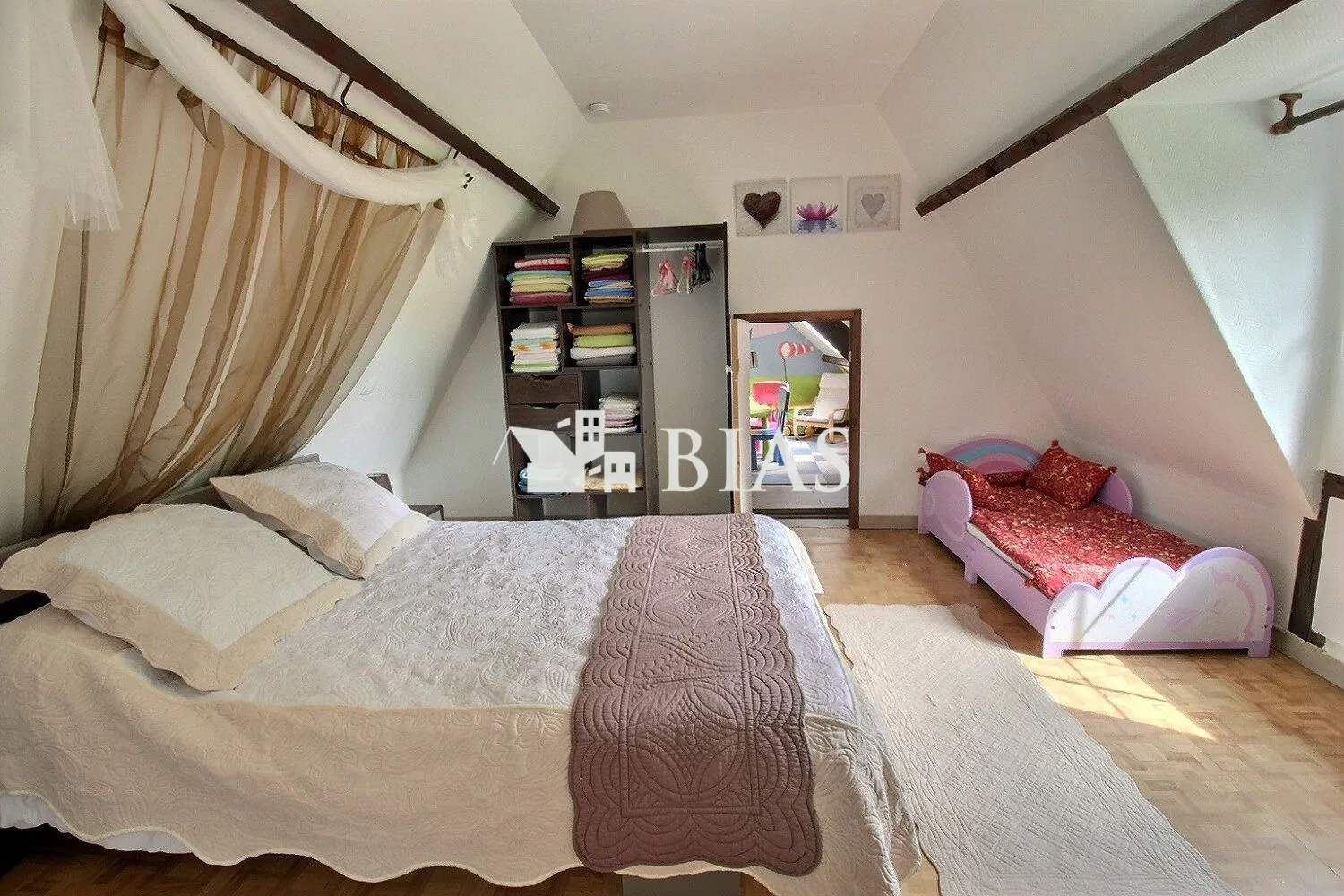 Magnifique maison à vendre à Bernay en Normandie avec jardin et 3 chambres 