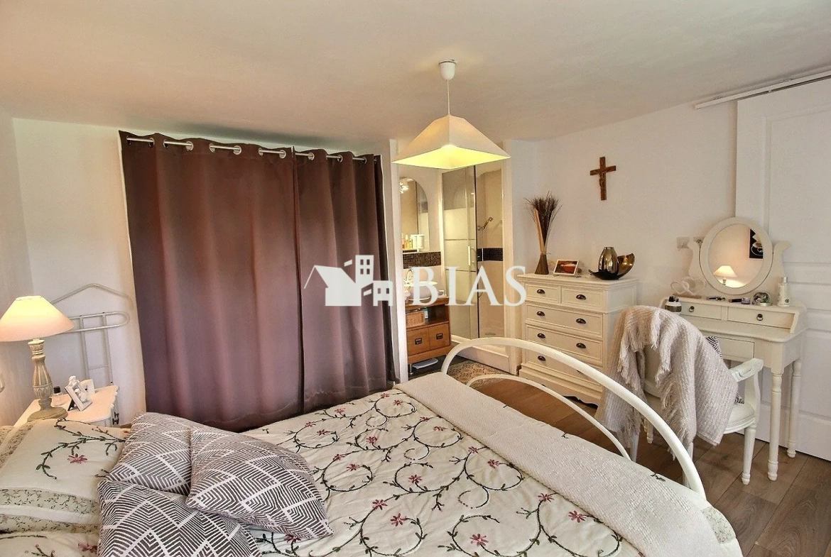Magnifique maison à vendre à Bernay en Normandie avec jardin et 3 chambres 