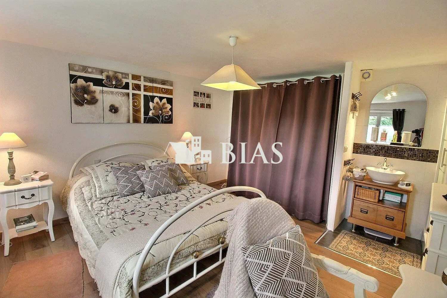 Magnifique maison à vendre à Bernay en Normandie avec jardin et 3 chambres 