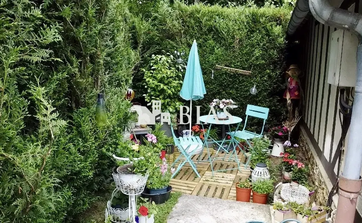Magnifique maison à vendre à Bernay en Normandie avec jardin et 3 chambres 