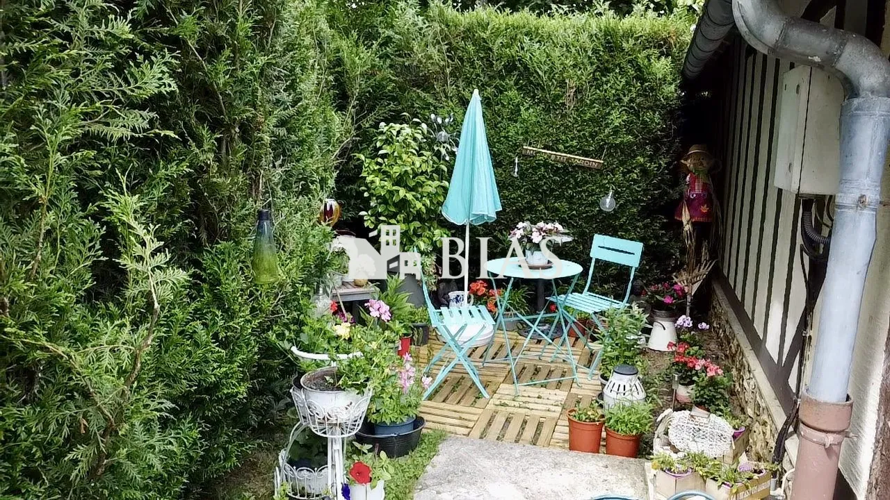 Magnifique maison à vendre à Bernay en Normandie avec jardin et 3 chambres 