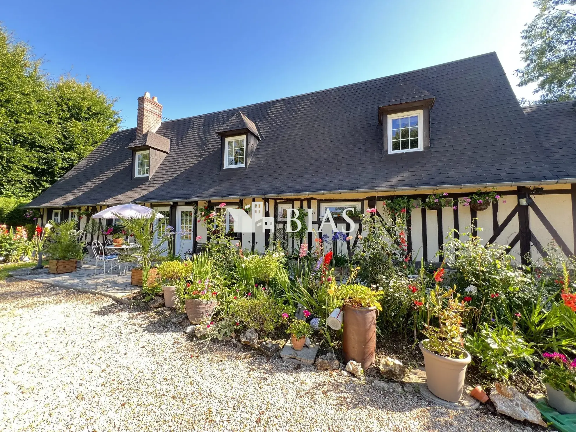 Magnifique maison à vendre à Bernay en Normandie avec jardin et 3 chambres 