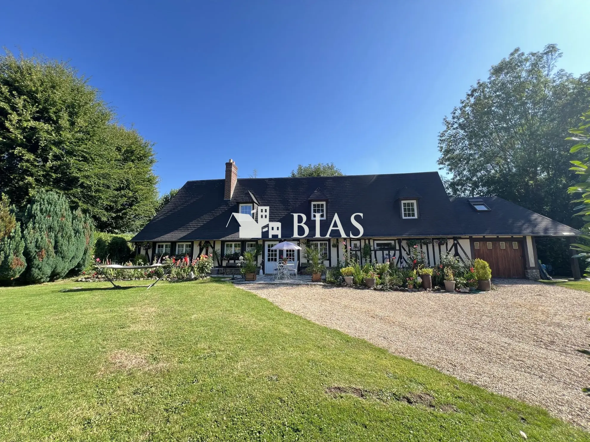 Magnifique maison à vendre à Bernay en Normandie avec jardin et 3 chambres 