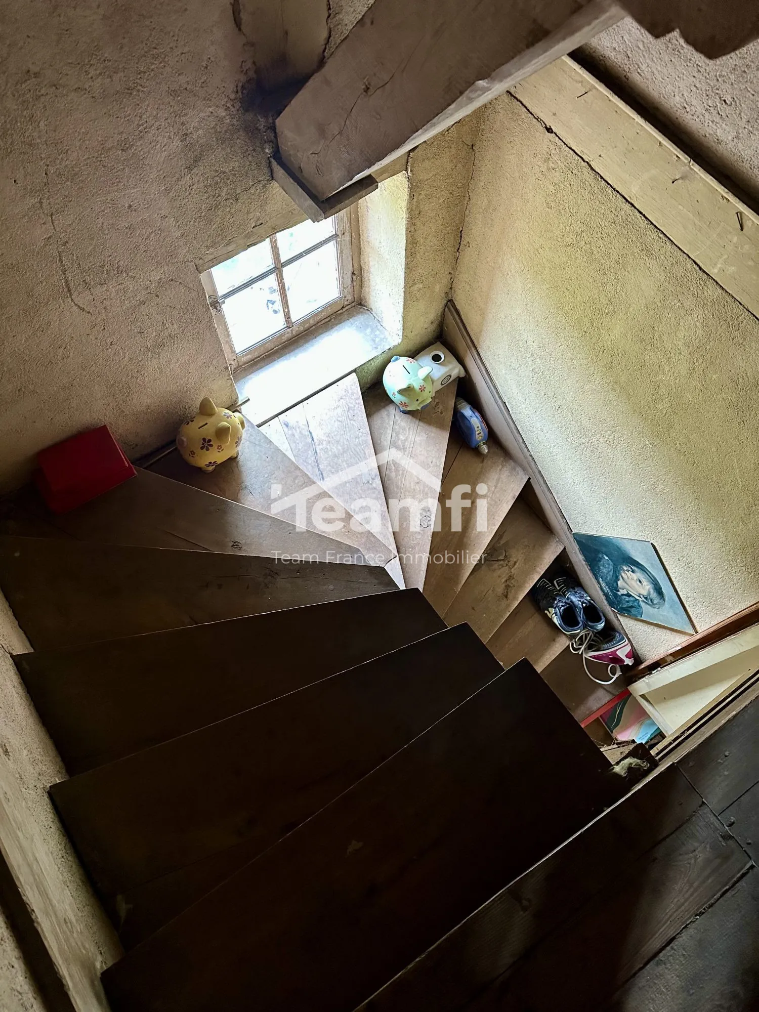 Belle maison à rénover avec jardin de 1600 m² à La Monnerie-le-Montel 